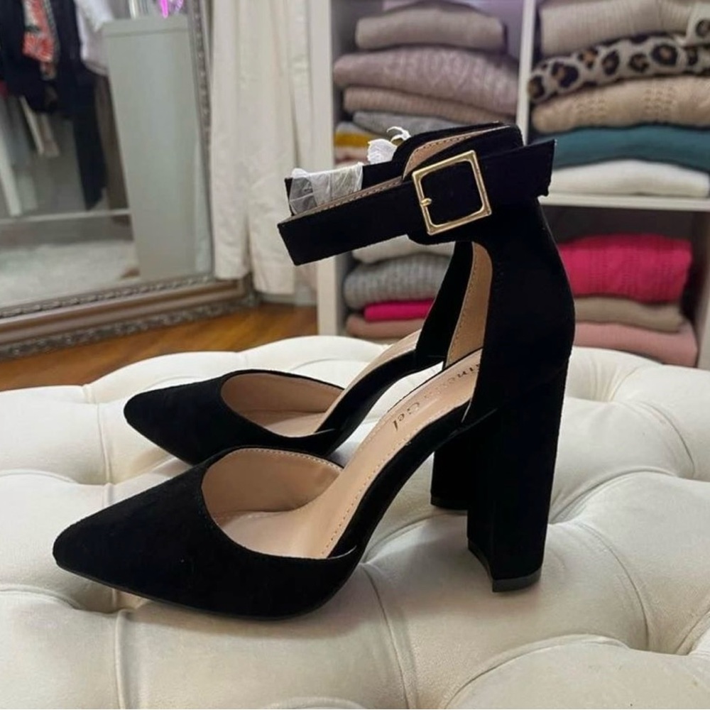 NEW Black Suede Closed Toe Ankle Strap‎ Heels Size 7.5